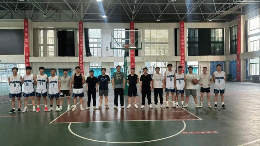 必威西汉姆联组织开展“一站式”学生社区师生篮球友谊赛