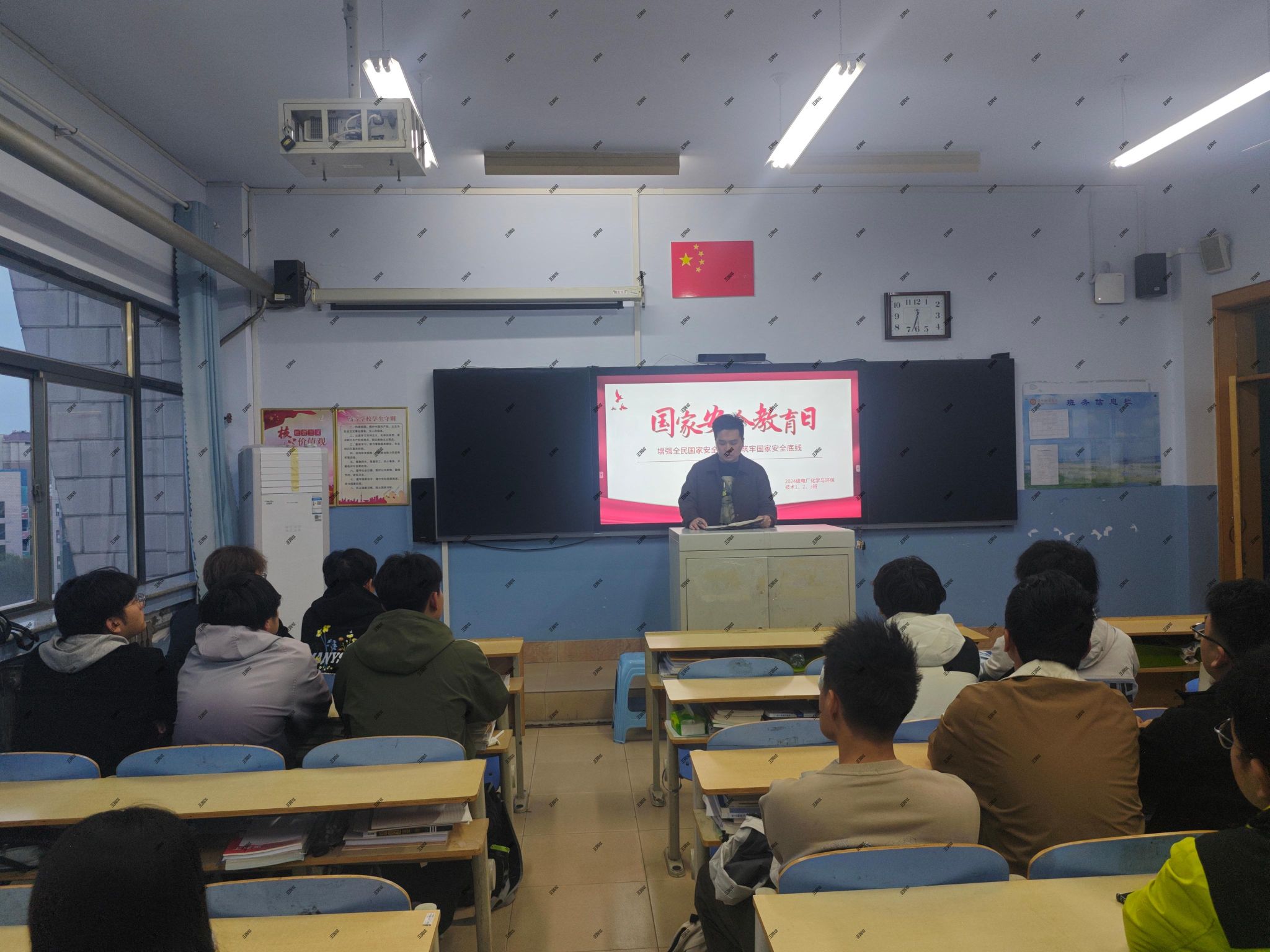 必威西汉姆联组织开展“杨柳絮飘飞季，消防安全不容忽略”主题班会