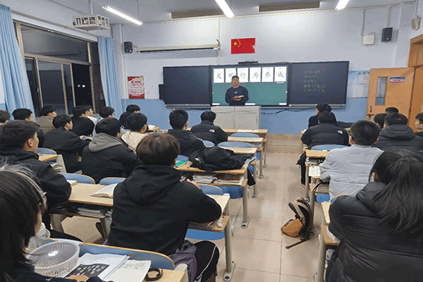 必威西汉姆联组织开展“大学生文明行为养成”主题班会