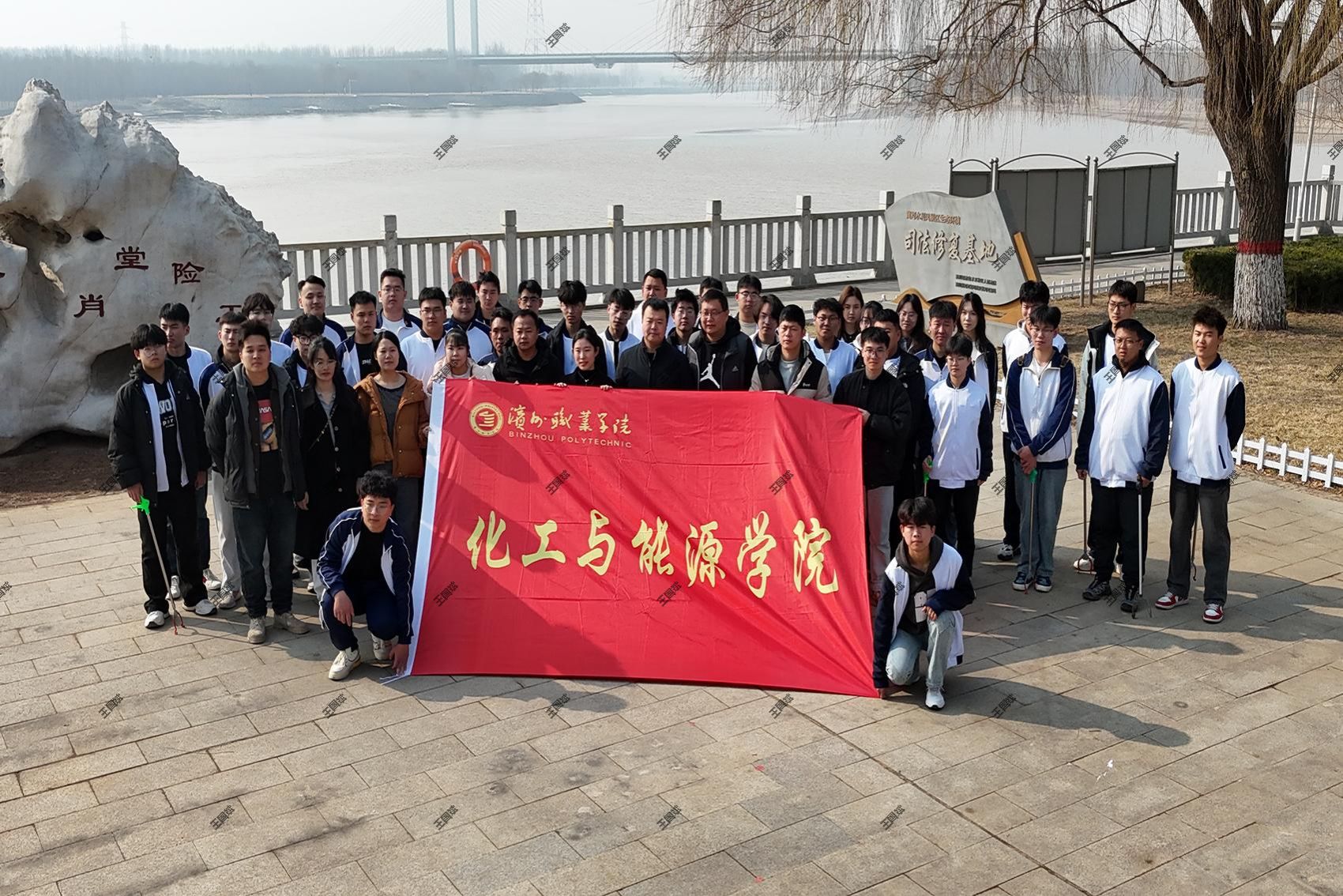 必威西汉姆联开展黄河边的思政课主题活动