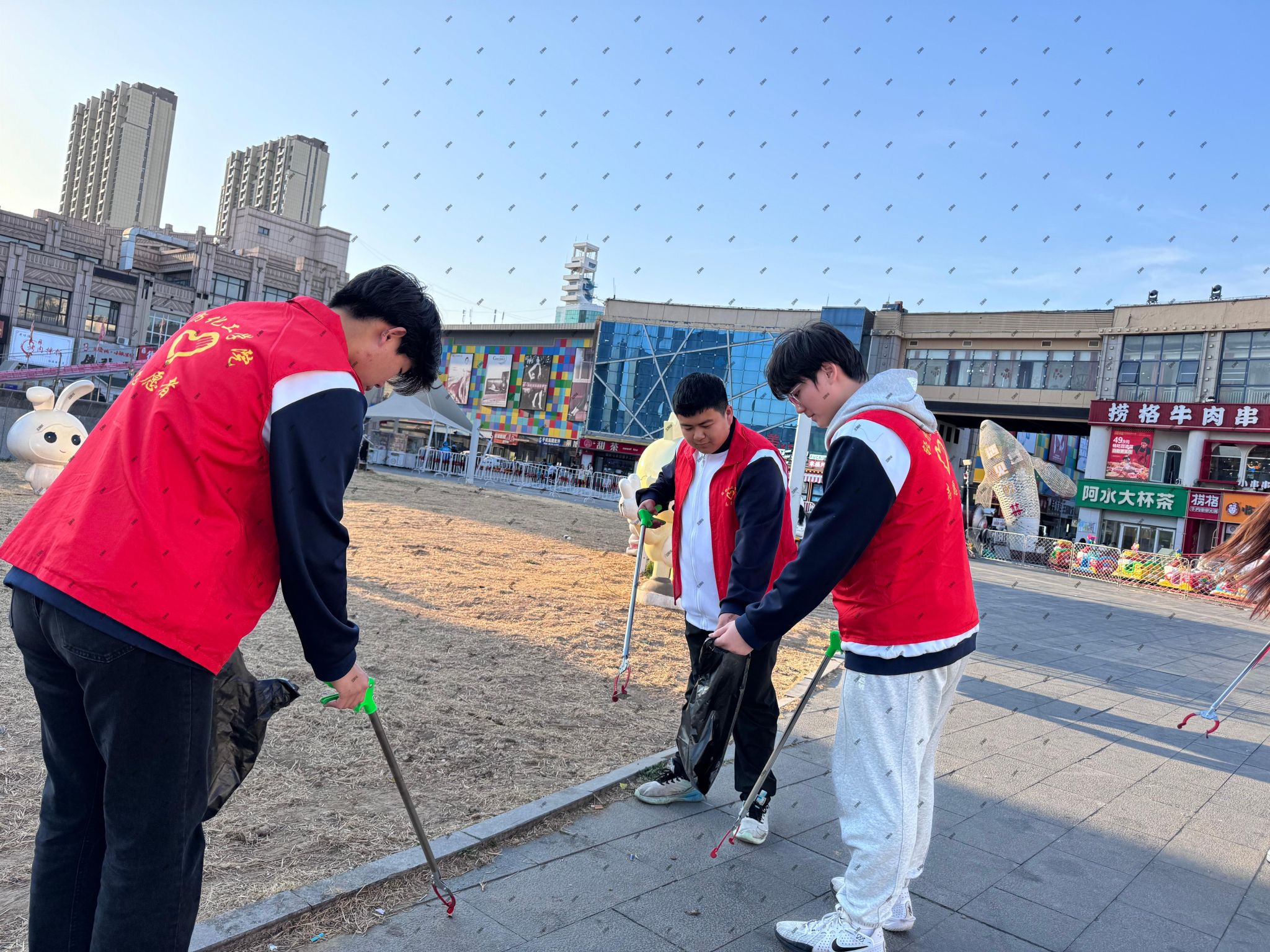 践行雷锋精神，争做时代青年——必威西汉姆联联合市中街道渤海国际商圈