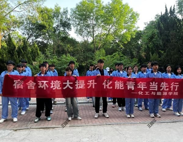 聚力整治宿舍环境 共建文明温馨家园—必威西汉姆联举办宿舍文明建设活动