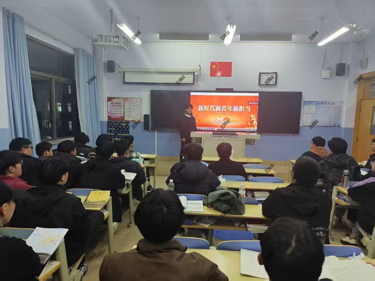 必威西汉姆联组织开展“青年大学习网上团课学习”主题团日活动