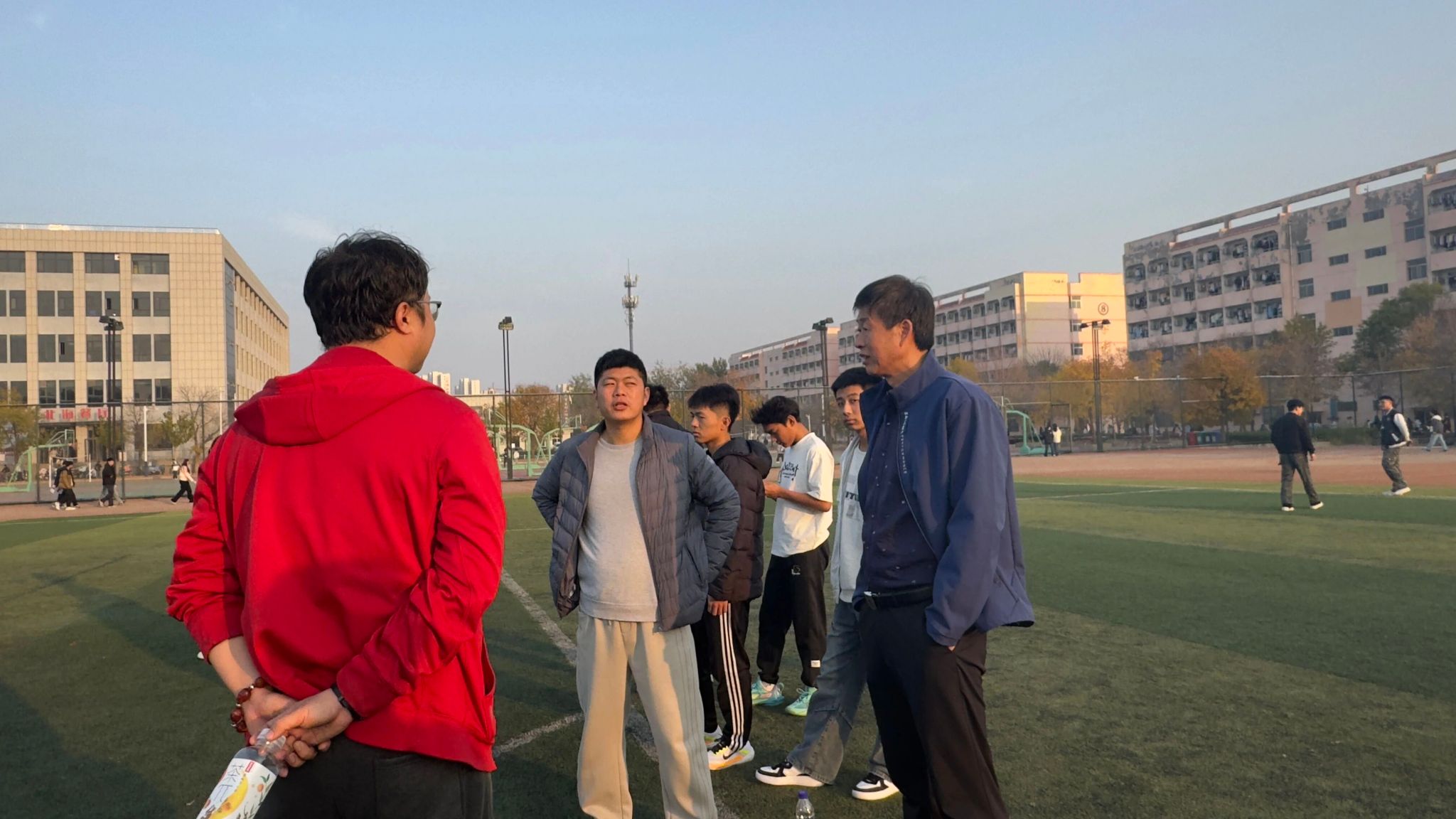 必威西汉姆联VS国际学院足球赛火热进行