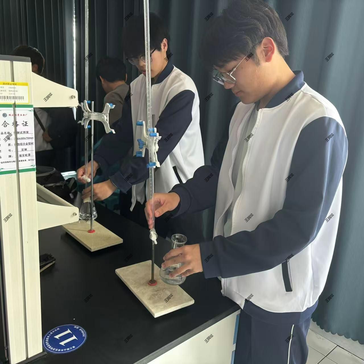 “化韵流光”实验竞赛在必威西汉姆联“一站式”学生社区成功举办