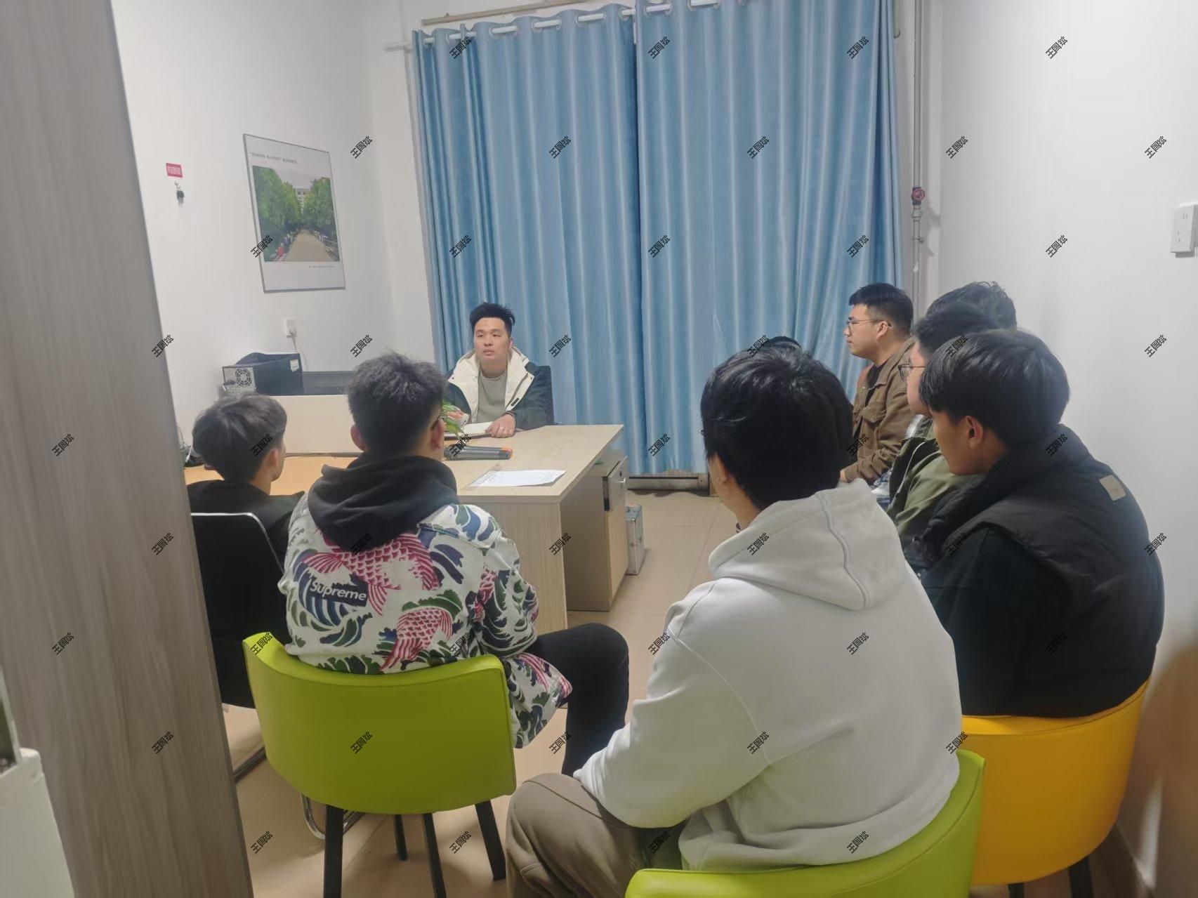 必威西汉姆联“一站式”学生社区开展近期宿舍管理总结会议